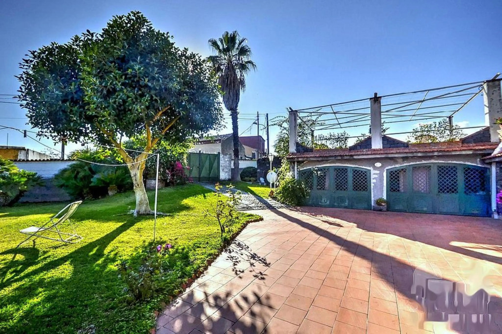 Acireale B&B Double AC bedroom in villa with g