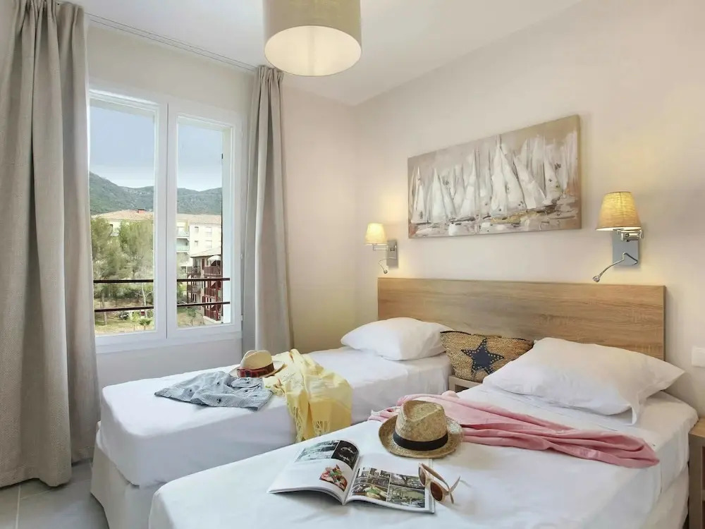 Beautiful apartment with balcony or terrace, near the beach
