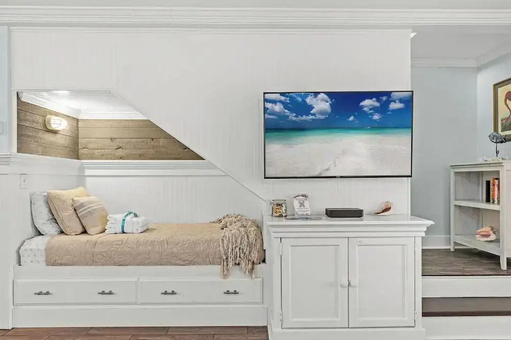 Searenity Awaits: 2-bd, 2-ba Coastal Escape! Perfect for 5! Pet Friendly!