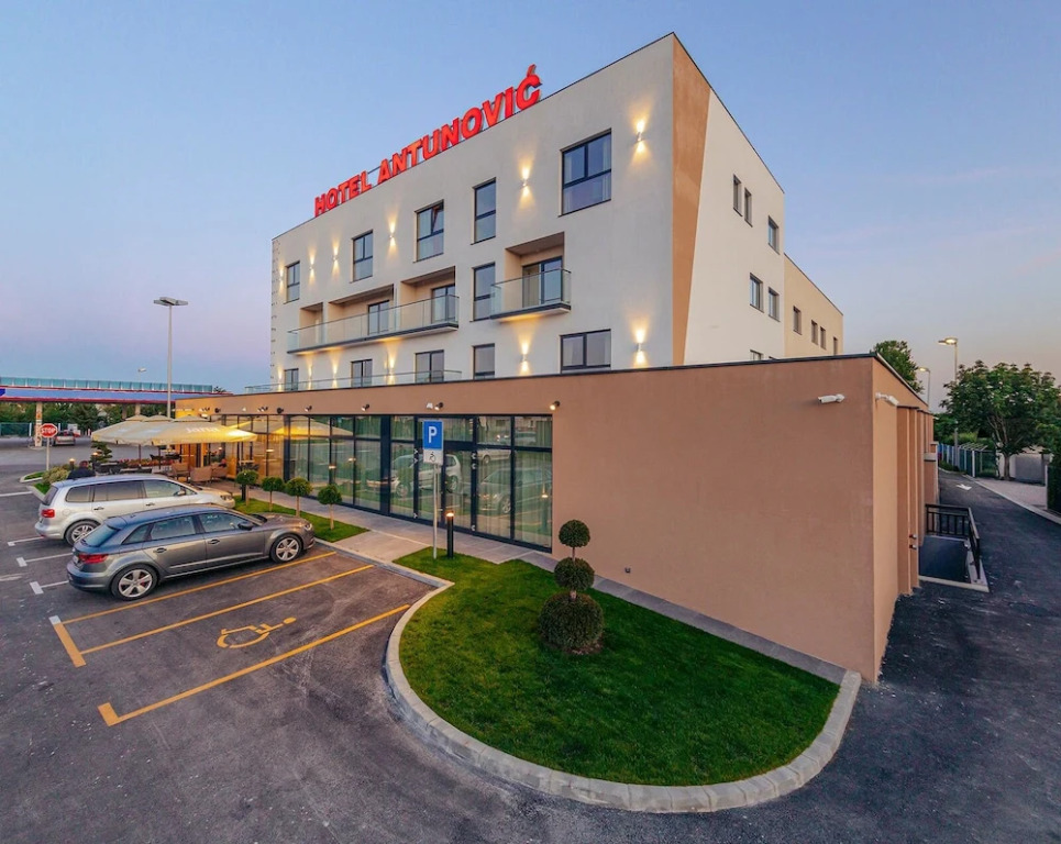Antunović Hotel East