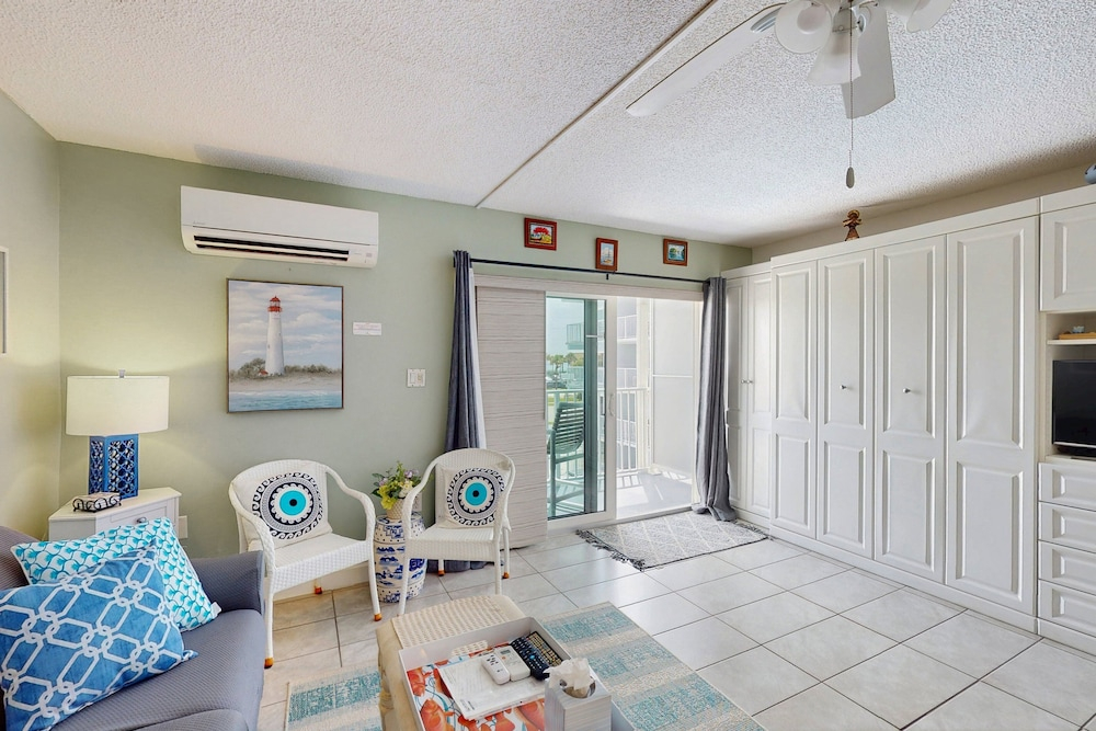 Mariners Cove 302