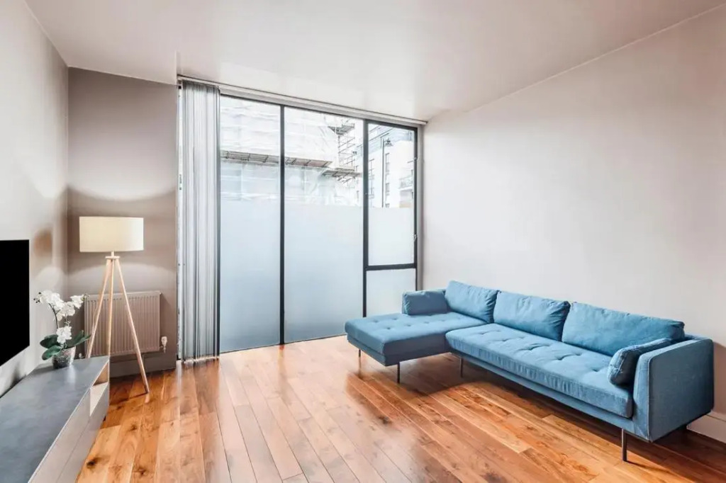 Modern 1 Bedroom Apartment 2 mins to Canal