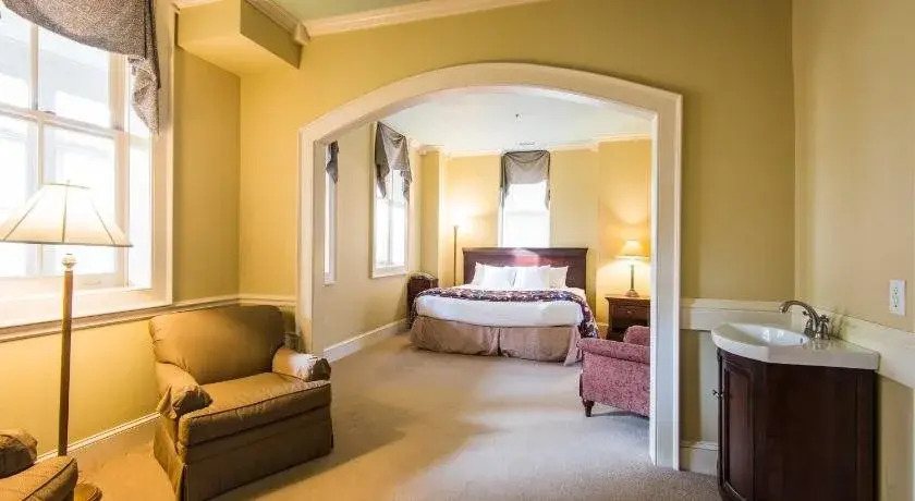 Fort Harrison State Park Inn