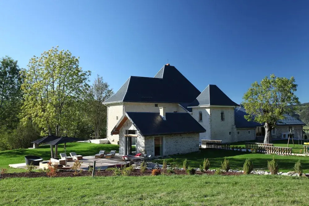 Lappart du chateau des Girards