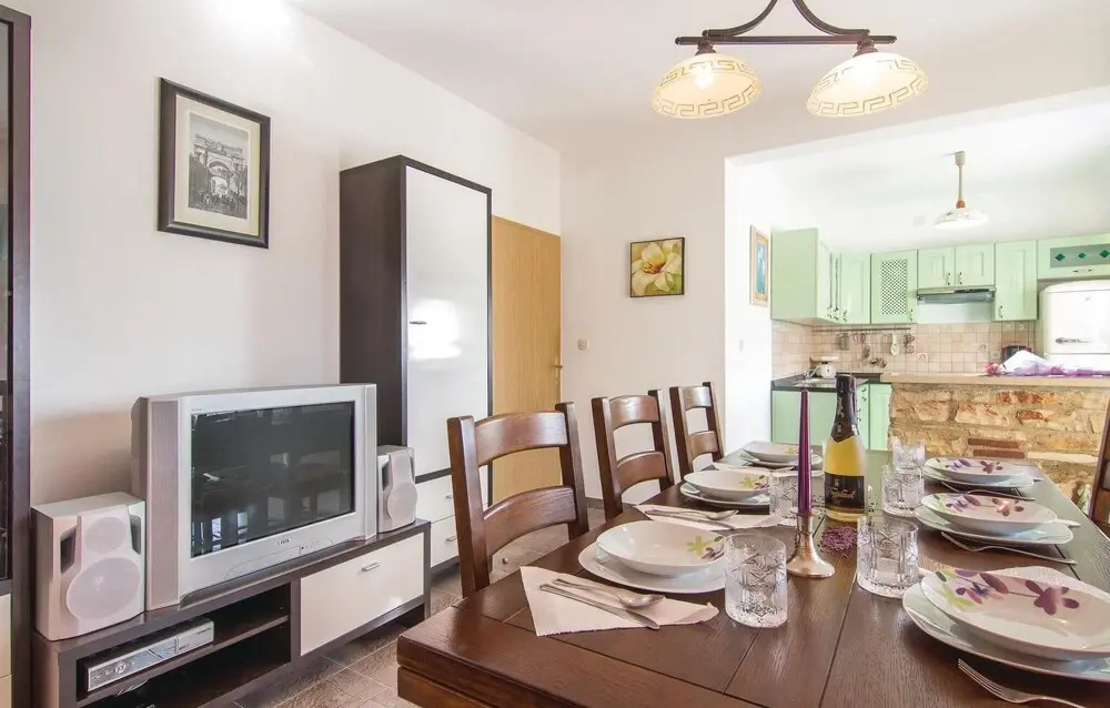 Awesome Home in Vodnjan With 4 Bedrooms, Outdoor Swimming Pool and Wifi