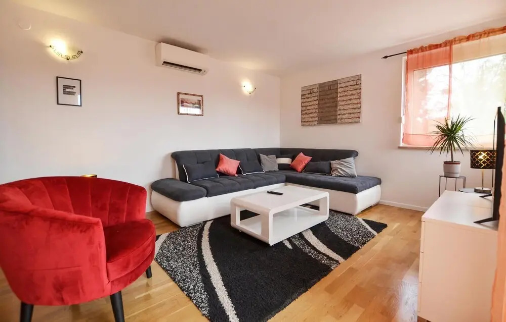 Beautiful Home in Rovinjsko Selo With Outdoor Swimming Pool, Wifi and 3 Bedrooms