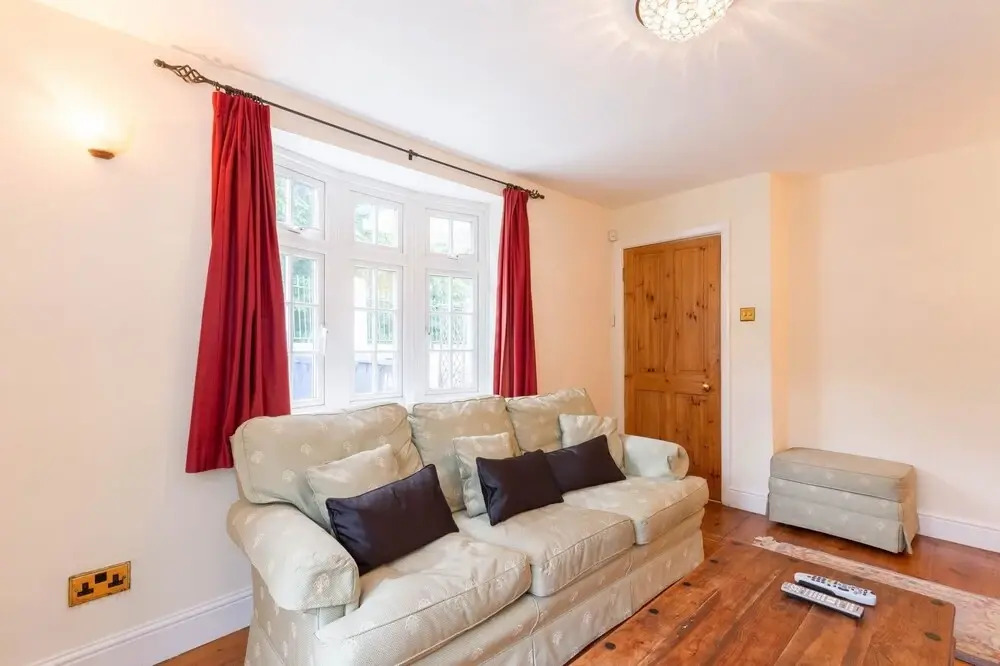 NEW Cosy 2 Bedroom Detached House West Finchley