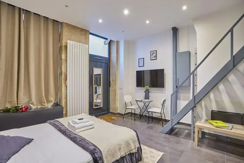 Charming Studio Center of Paris Montmartre