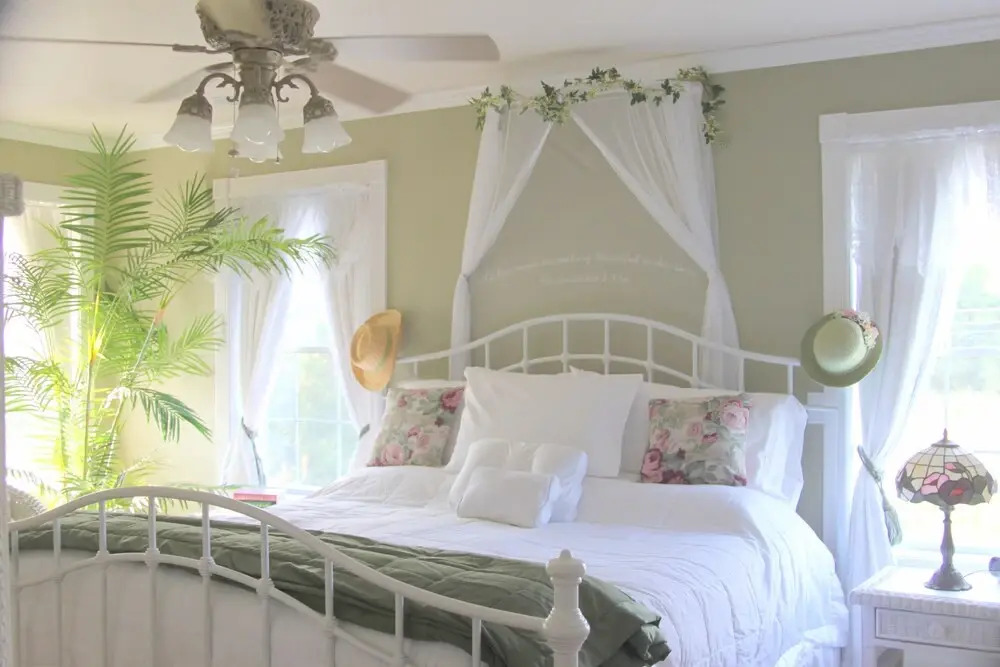 Victorian Country Inn B&B LLC