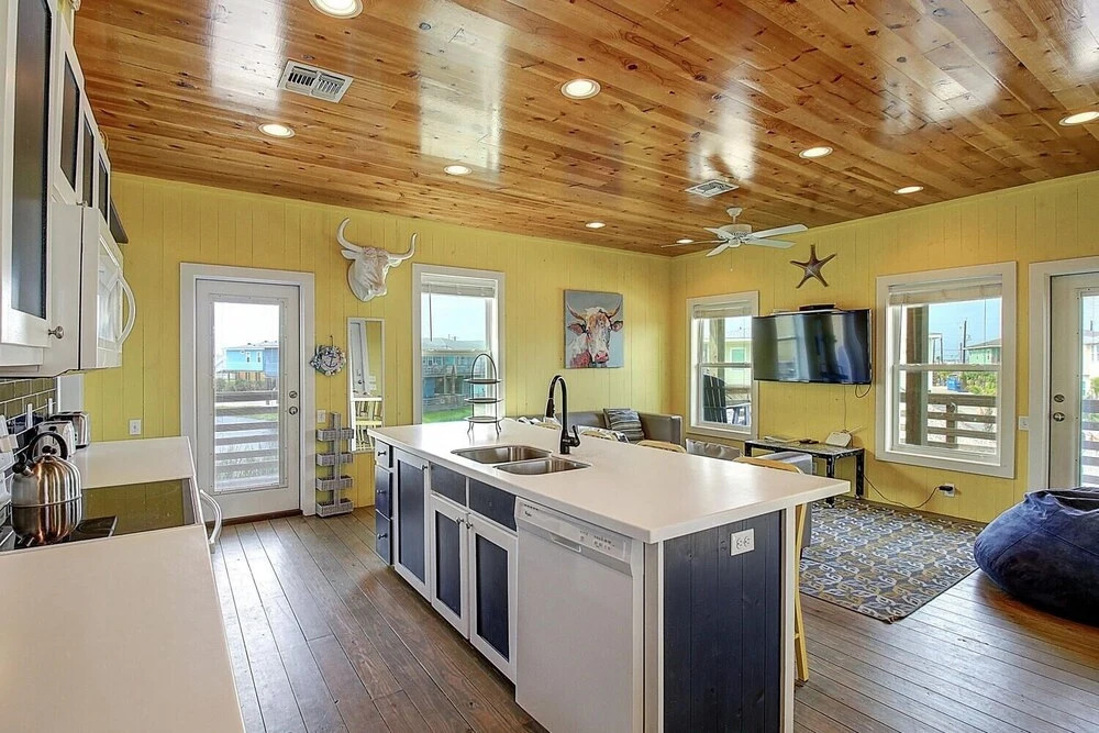 There's Money in the Banana Stand Ov26 4 Bedrooms 3.5 Bathrooms Home