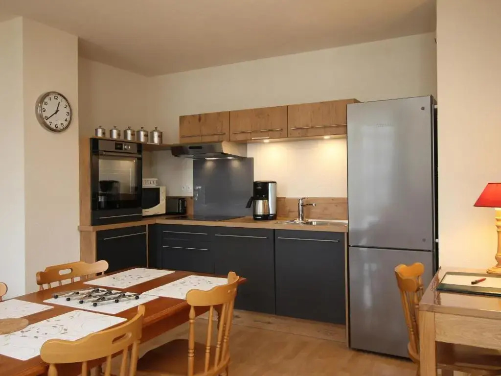 Appartement La Bourboule, 2 pièces, 5 personnes - FR-1-608-56