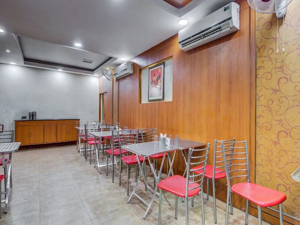 OYO Flagship 7852 Hotel Embassy