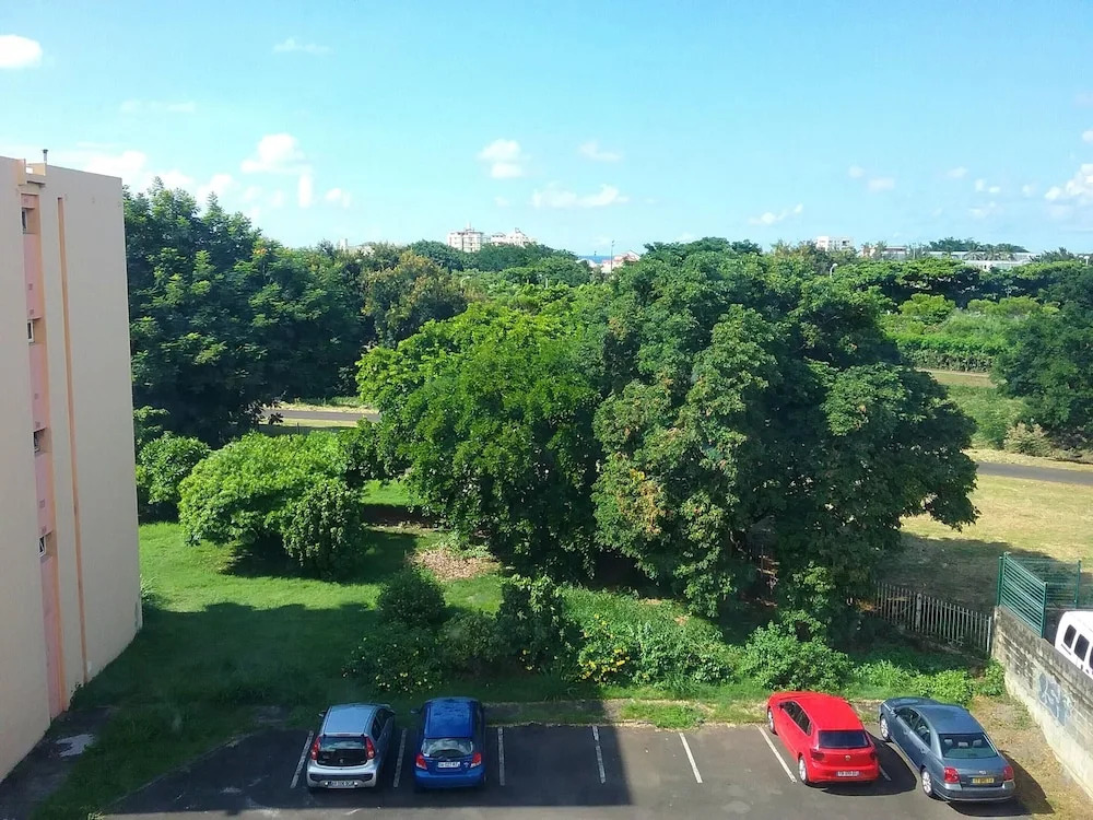 Apartment with 2 Bedrooms in St Denis, with Enclosed Garden - 6 Km From the Beach