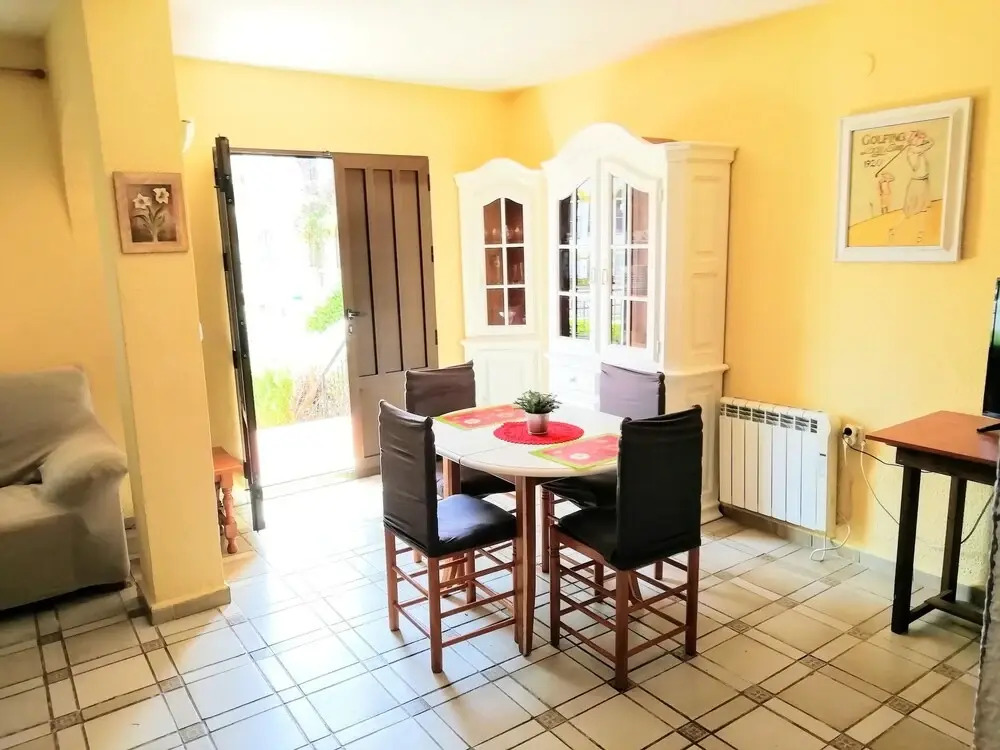 House with 2 Bedrooms in Torrevieja, with Shared Pool, Enclosed Garden And Wifi - 500 M From the Beach