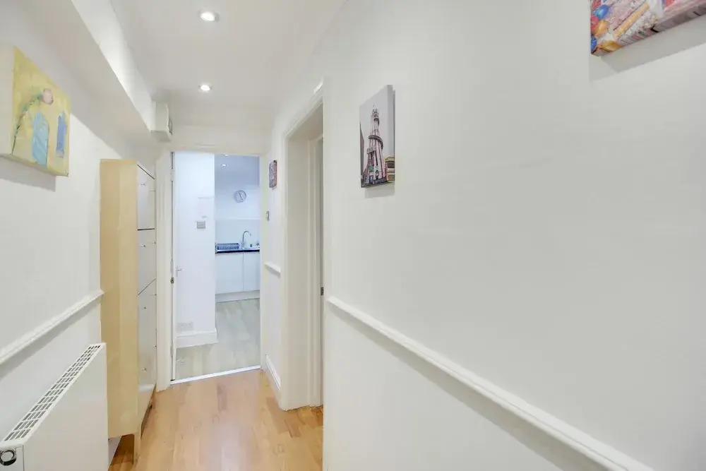 Brighton Getaways-Seaside Patio Apt