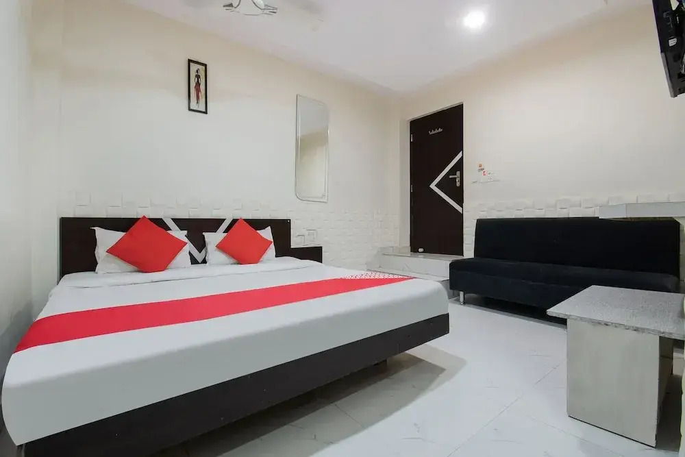 Oyo 44287 Hotel Aarav Plaza