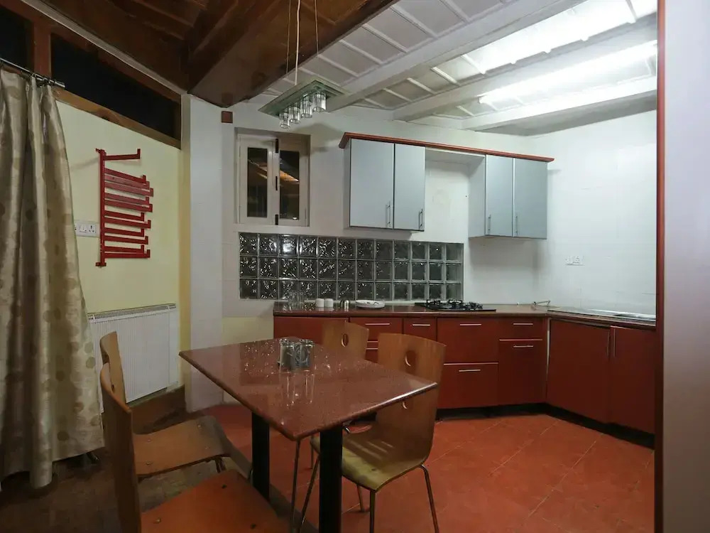 OYO 14300 Home Pleasant 3BHK Mount View Cottage, Prini