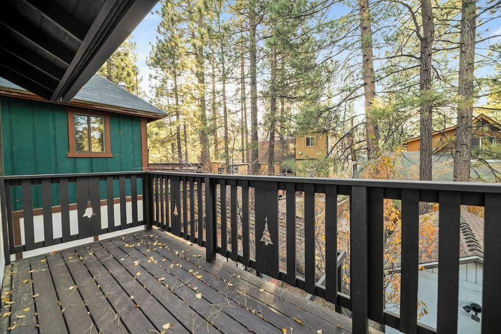 High Hopes - Walk to Lake & Village, Bumper Pool, Fireplace