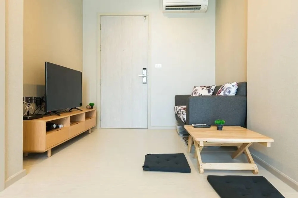 Rhythm Sukhumvit 36-38 by Jummie