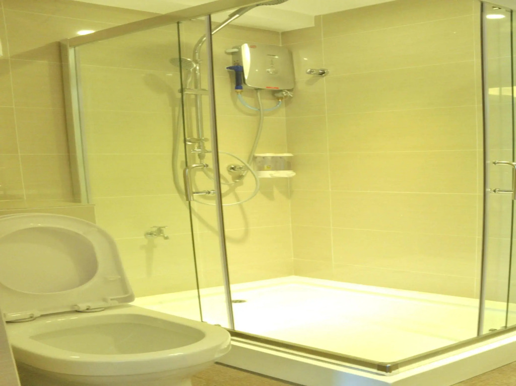 Ease Hotel