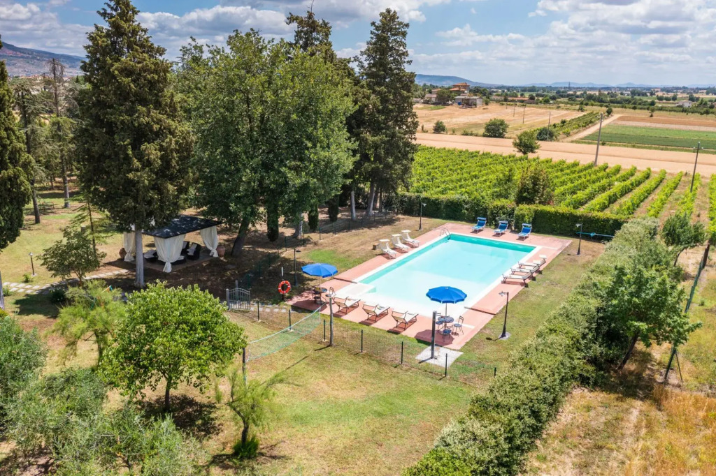 Villa Fratta, sleeps 14 villa with private pool, AC and Wi-Fi close to Cortona-Villa Fratta
