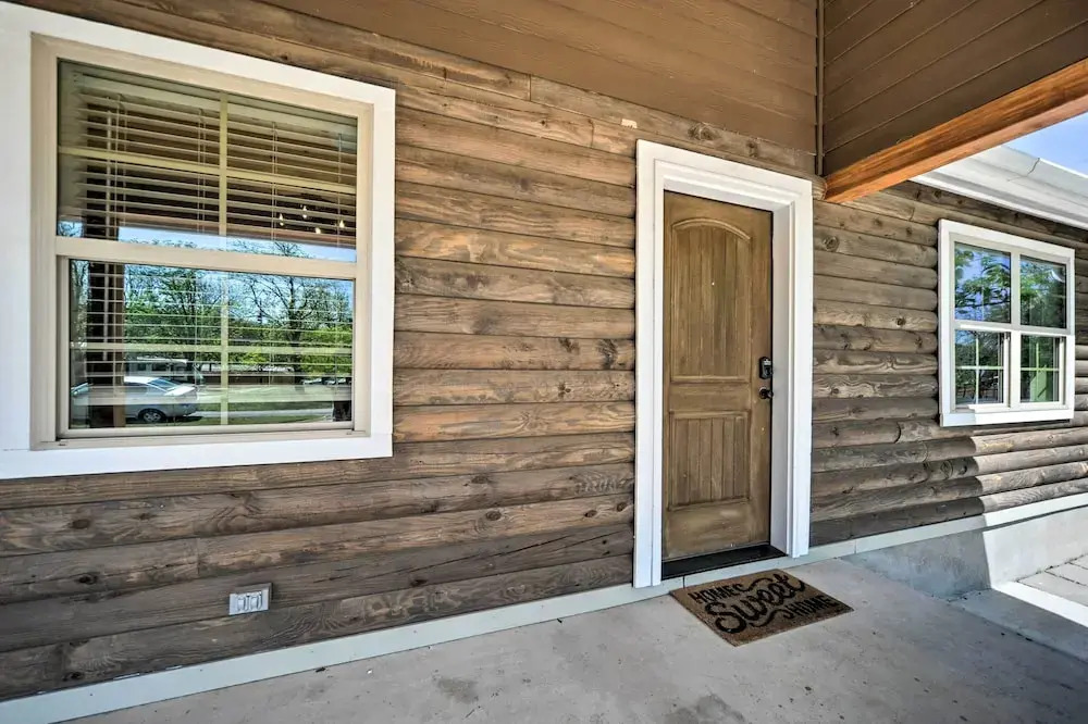 Gorgeous Cabin w/ Pergolas, Walk to River!