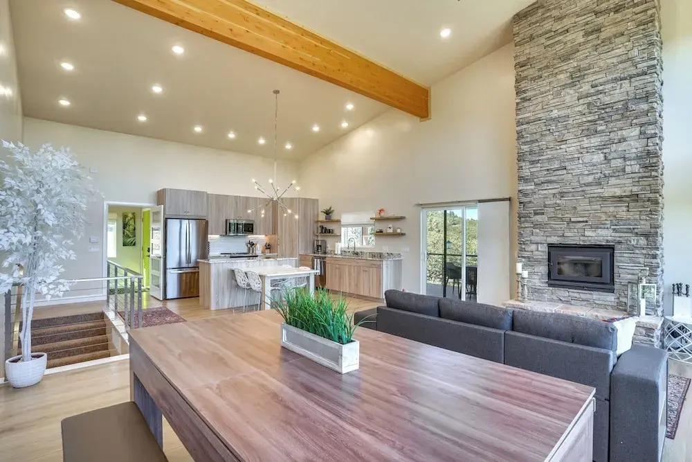 Newly Built, Modern Alton Cabin on 4 Acres!