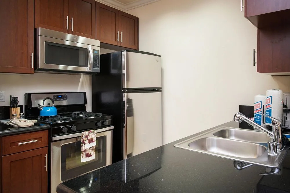 Sunshine Suites at 909 West Temple Street
