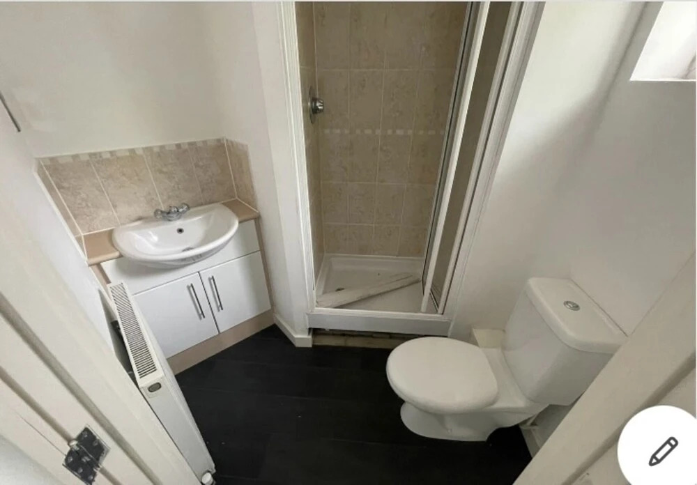 Impeccable 4-bed House Next Door to the Liberty