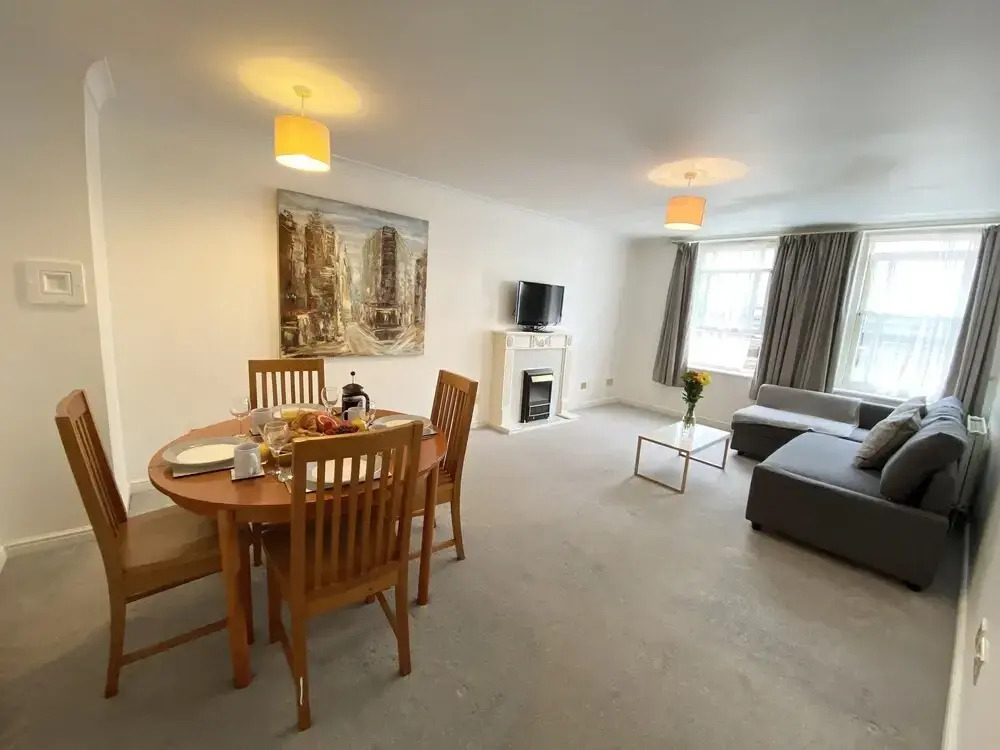 Apartment Next to Victoria Station