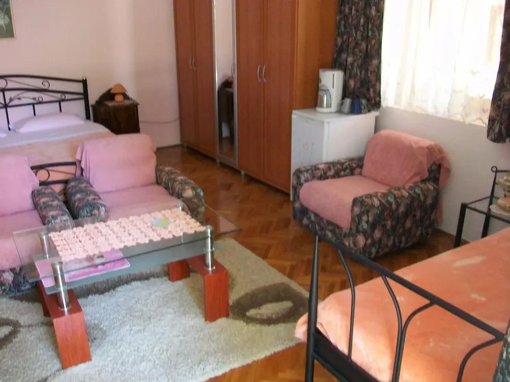 Apartments and Room Rukonic