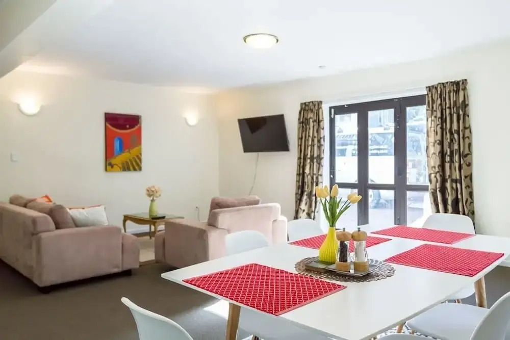 2 BR appartment on Park Hill