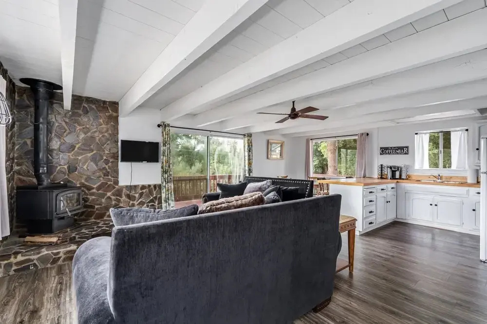 Huckleberry Cabin - Pet Friendly with Big Deck by Yosemite Region Resorts