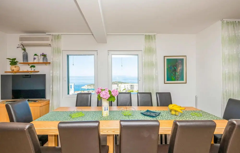 Amazing Home In Makarska