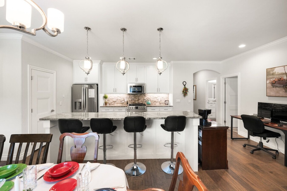 4BR Plaza District Home Games Near Downtown