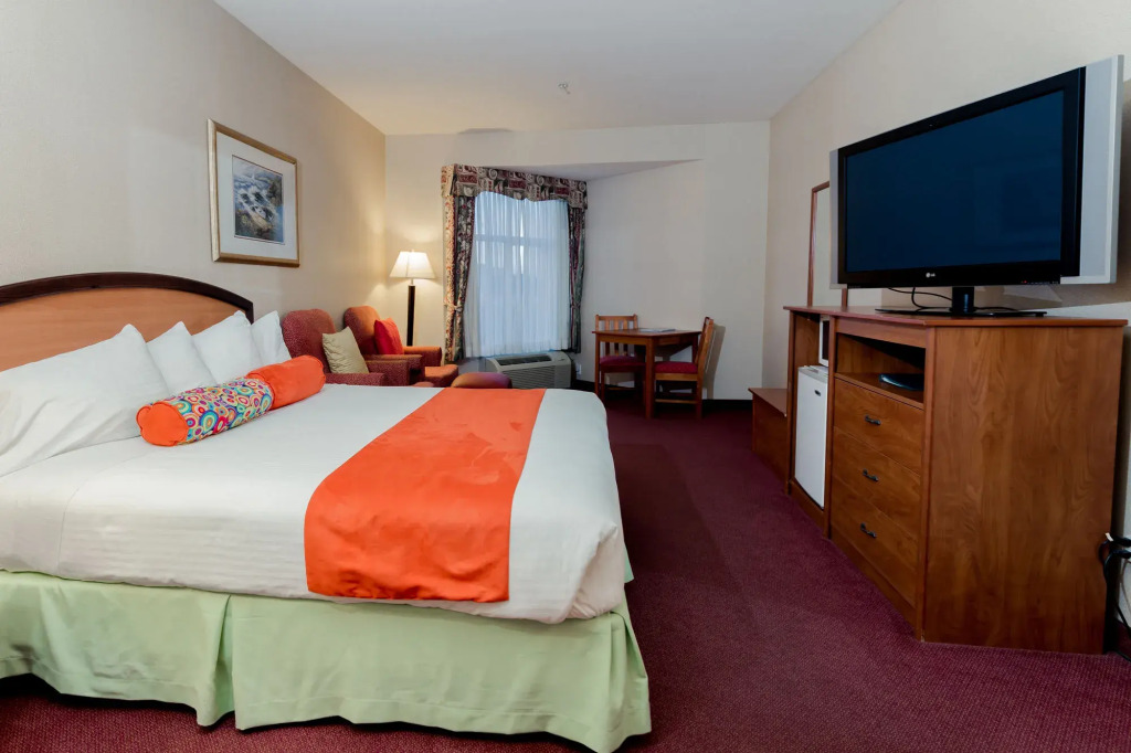 BayVue Hotel, Resort & Suites