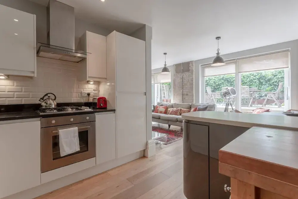 Chic 2 Bedroom Garden House in Dalston