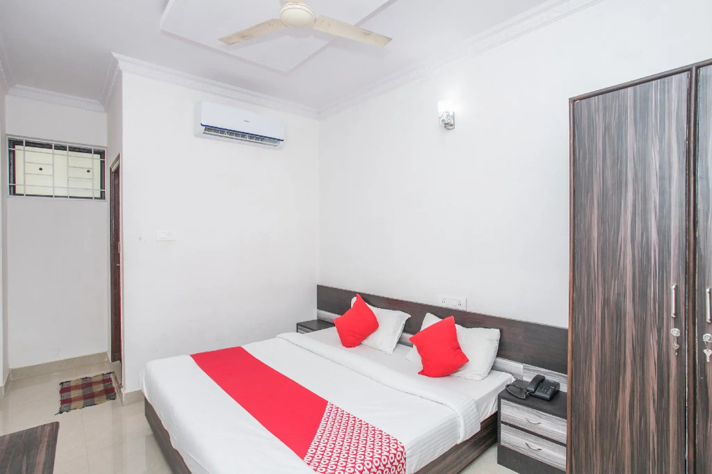 OYO 13941 NR Suites