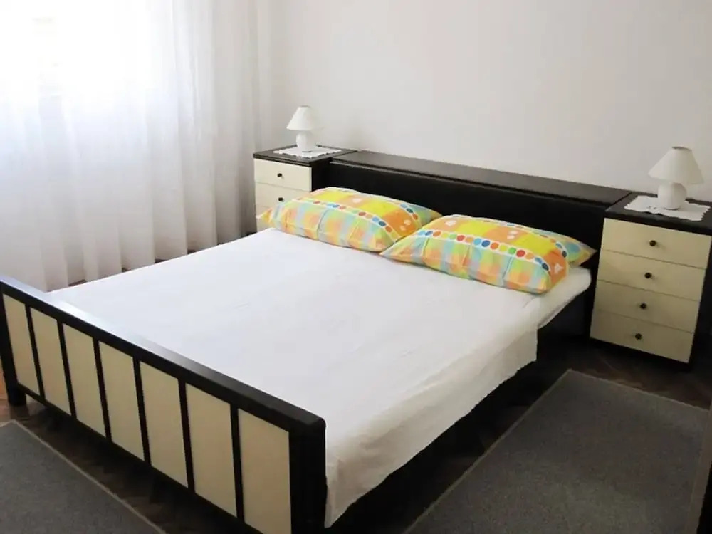 Sea View Apartment Serene, Sleeps 7