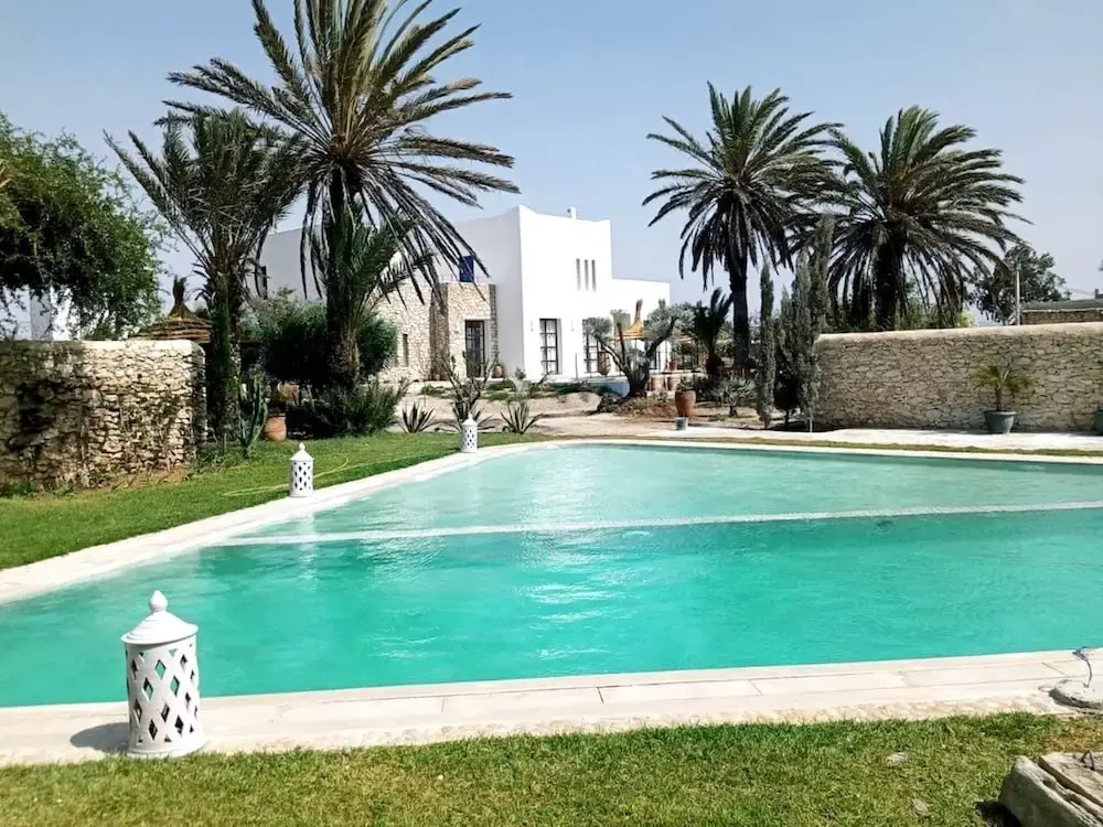 Guest House 12 People, 5 Bedrooms, Overnight or Full Rental
