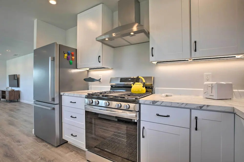 Charming San Diego Apartment - Walk to Bay!