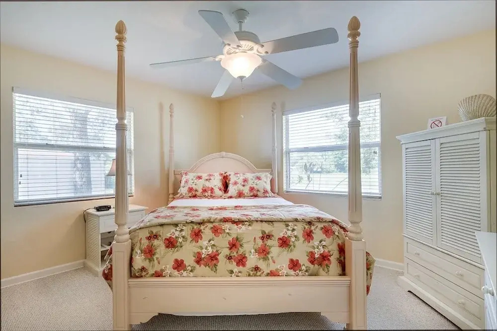 Poco Place, 2 Bedrooms, Wifi, 2 Blocks to Beach, Sleeps 6