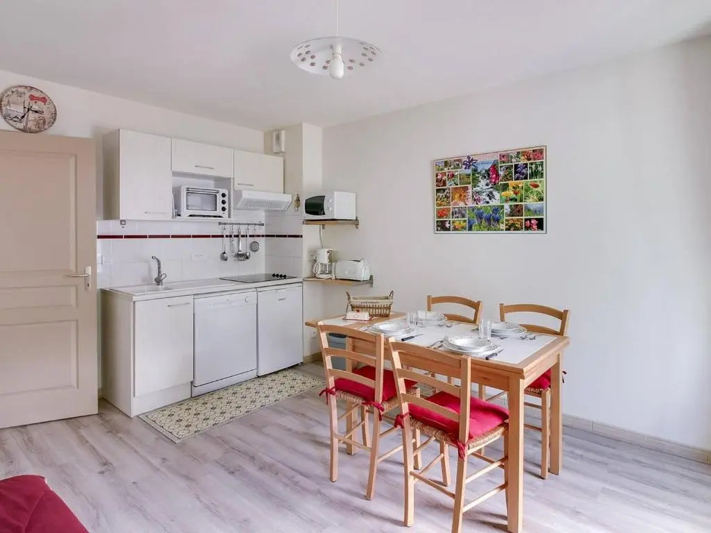 Chalet Duplex 4 Pers. avec Parking, Proche Télécabine et Commerces, Ski à 1700m - FR-1-401-39
