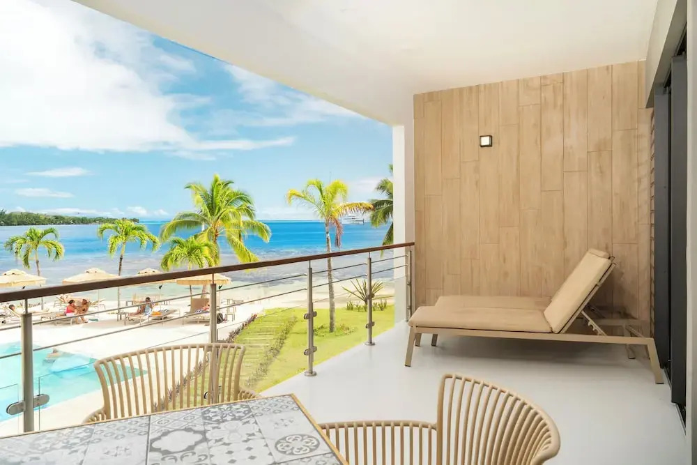 Cooks Bay Hotel & Suites