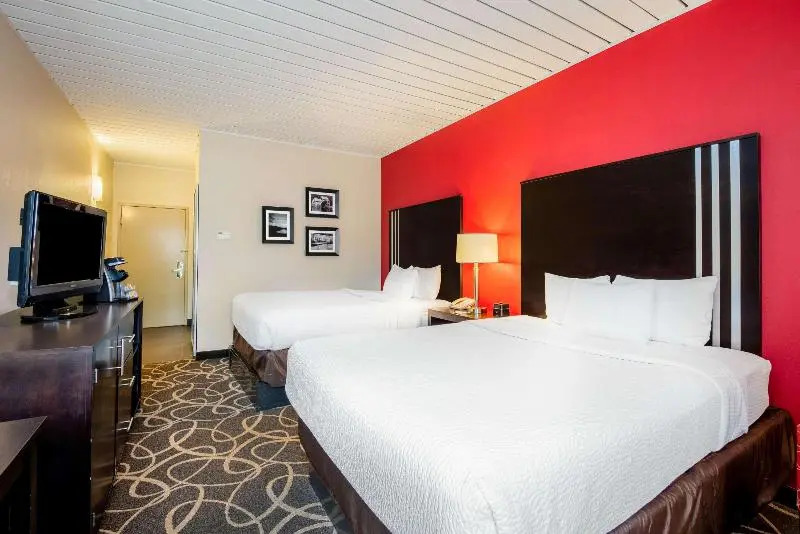 La Quinta Inn & Suites Elkview - Charleston NE