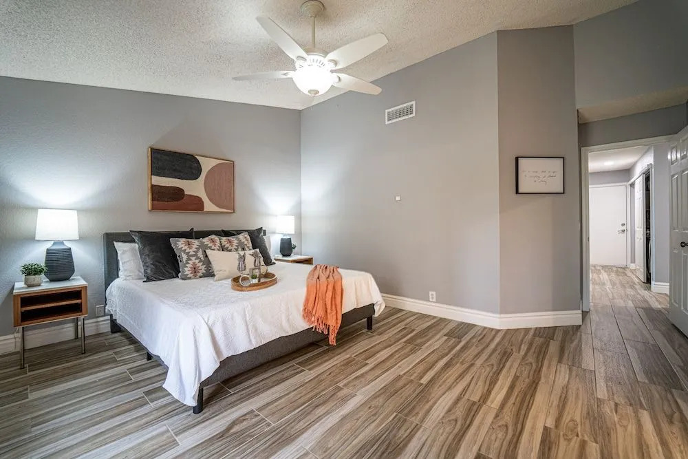 Monte Cristo Phoenix 4 Bedroom Home by RedAwning