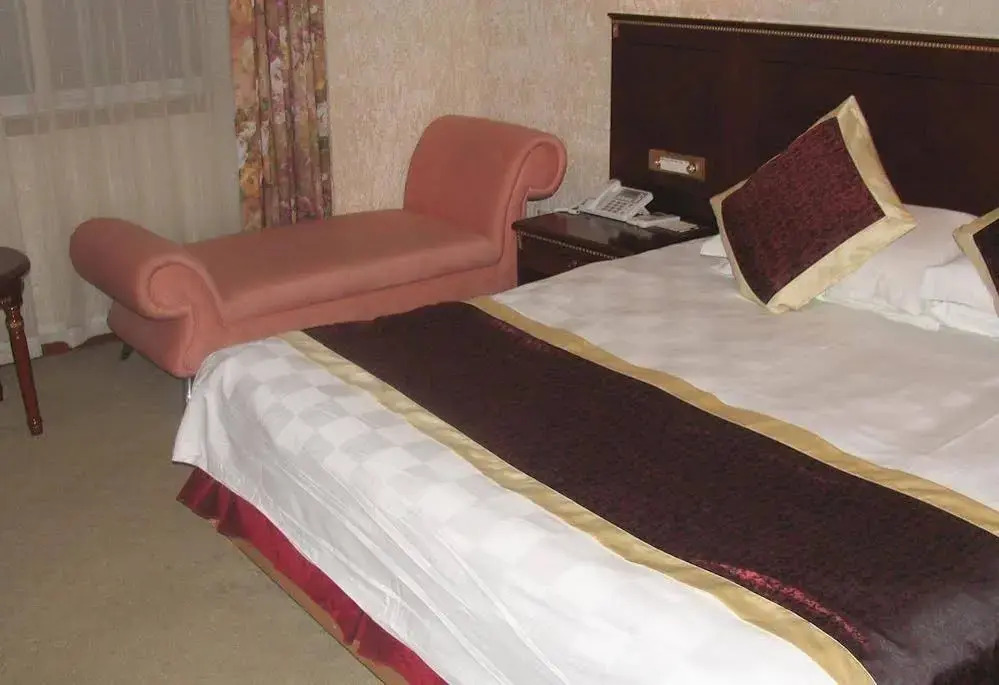 Xinjiefang Holiday Hotel