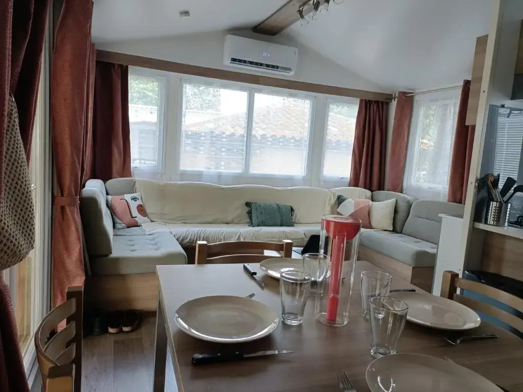 Mobil-home camping 4 étoiles La carabasse Vias