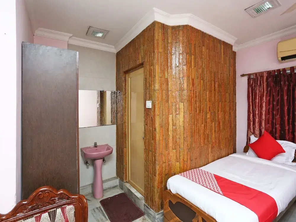 OYO 11715 MCC Guest House