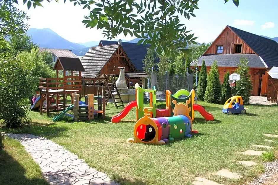 Zbojn¿a drevenica 3